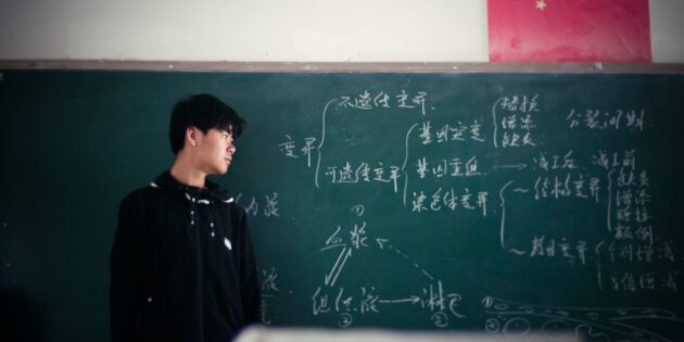 Студентів-шульг у Китаї переучують