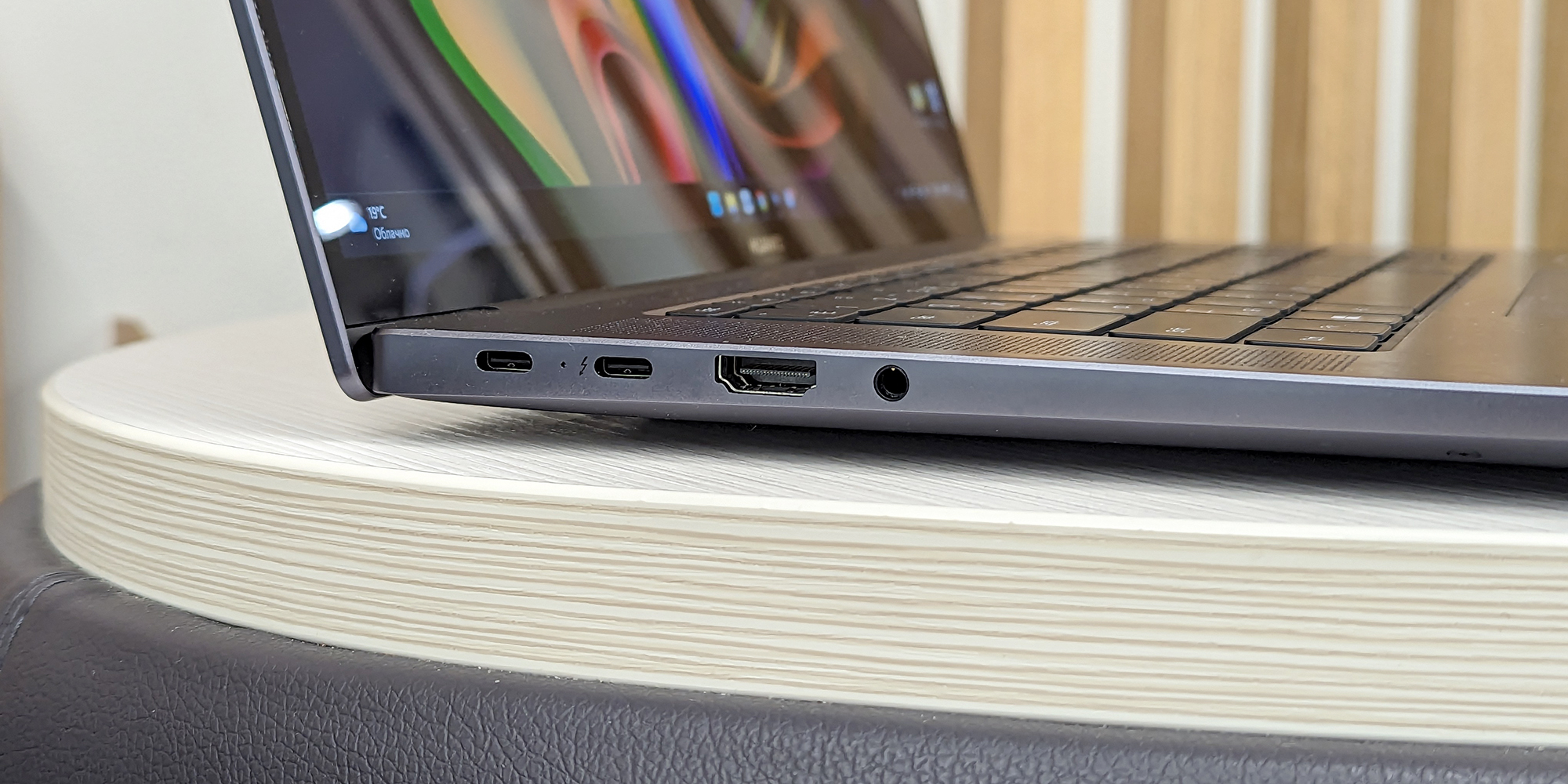 Huawei MateBook 16s 2023: роз'єми на лівому краю корпусу