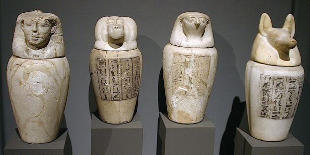 Як робили мумії: бальзамувальників могли ще й камінням побити